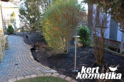 Növényágyások talajtakarása geotextillel (19)